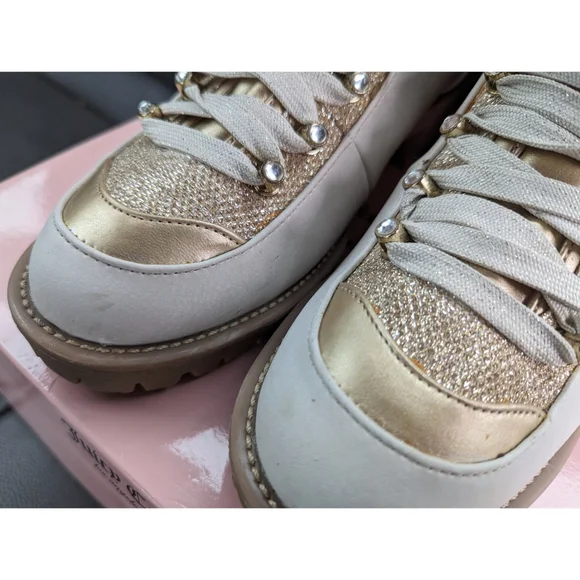 🔒SOLD🔒 Juicy Couture | Indulgence White & Gold Hiking Boots | GUC - Picture 5 of 9